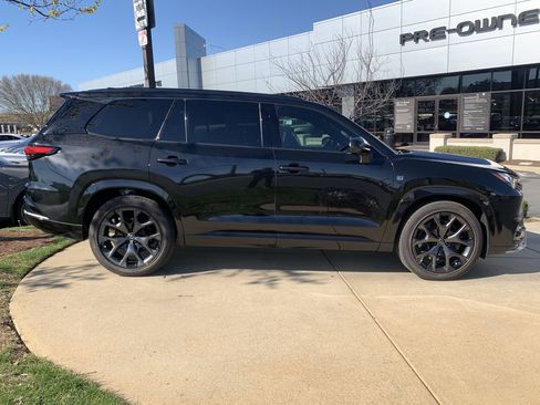 Used 2025 Lexus TX 500h AWD w/ Technology Package image 11