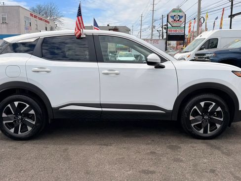 Used 2025 Nissan Kicks SV image 11