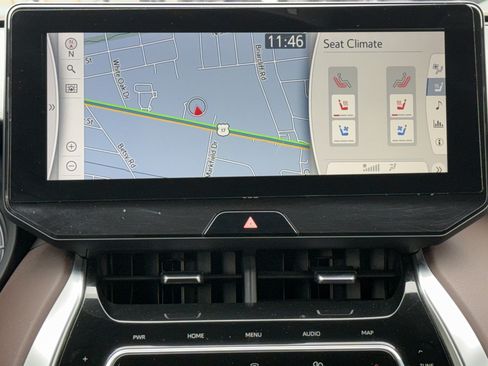 Used 2021 Toyota Venza XLE image 24