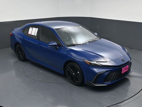 Used 2025 Toyota Camry SE image 14