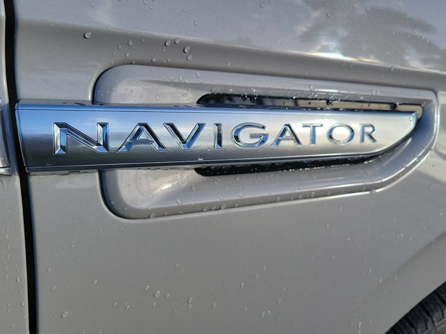 Certified 2021 Lincoln Navigator Reserve w/ Luxury Package AWD/4WD image 11