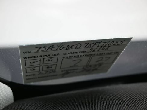 Used 2024 Tesla Model Y Long Range RWD image 9