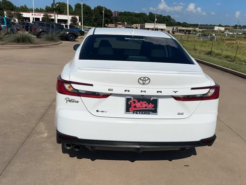 Used 2025 Toyota Camry SE FWD image 7
