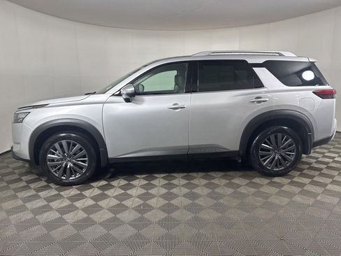 Used 2025 Nissan Pathfinder SL w/ SL Premium Package image 8