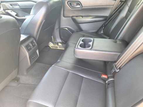 Used 2025 Nissan Rogue SV w/ SV Premium Package FWD image 18