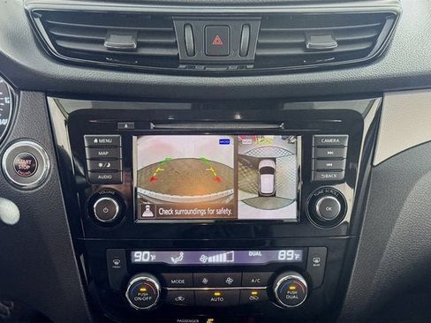 Used 2020 Nissan Rogue Sport SL image 12