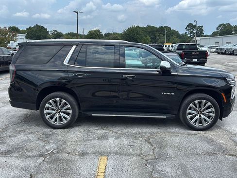 Used 2025 Chevrolet Tahoe Premier RWD image 8