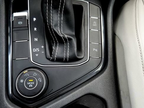 Used 2021 Volkswagen Tiguan SEL AWD/4WD image 35