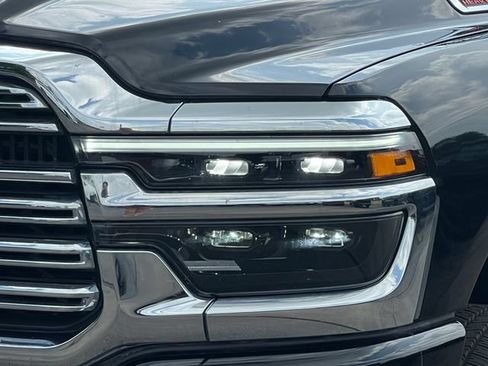Used 2025 RAM 2500 Laramie AWD/4WD image 46