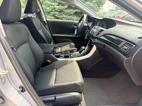 Used 2017 Honda Accord LX image 27