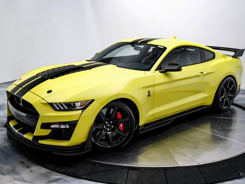 Used 2021 Ford Mustang Shelby GT500 w/ Carbon Fiber Track Pack image 4