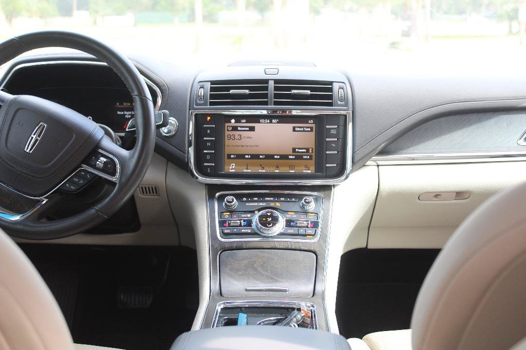 Used 2017 Lincoln Continental Reserve FWD image 18