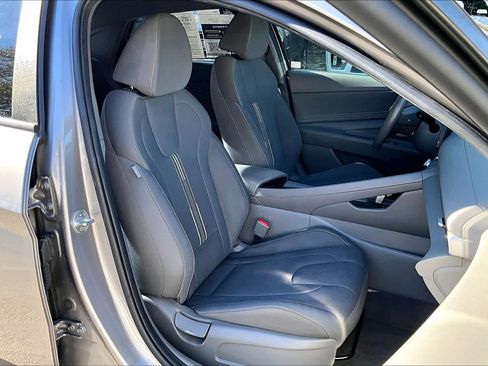Used 2023 Hyundai Elantra SEL w/ Convenience Package image 7
