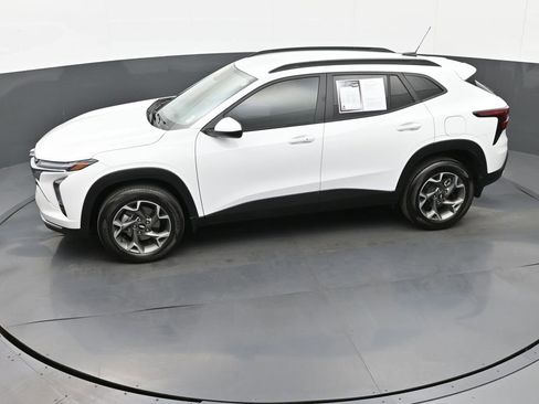 Used 2024 Chevrolet Trax LT w/ Driver Confidence Package image 36