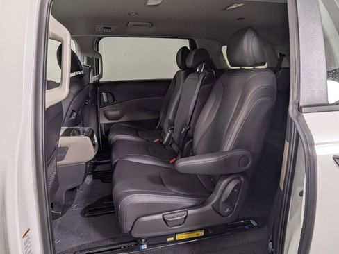New 2026 Kia Carnival FWD image 22