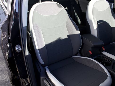 New 2025 Volkswagen Taos SE image 35