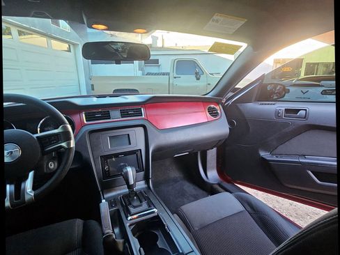 Used 2013 Ford Mustang Coupe image 28