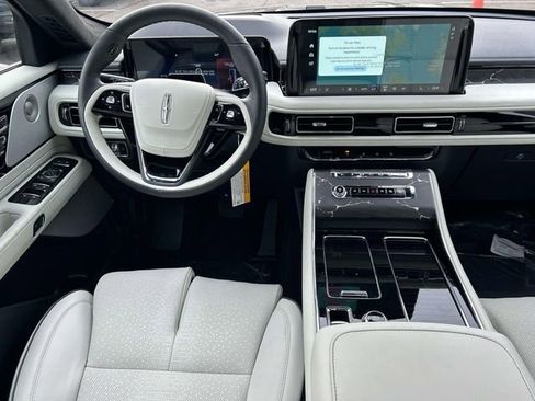 New 2026 Lincoln Aviator Black Label w/ Jet Appearance Package image 12