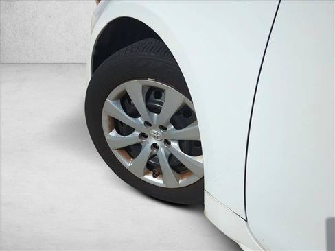 Used 2020 Toyota Corolla LE FWD image 10