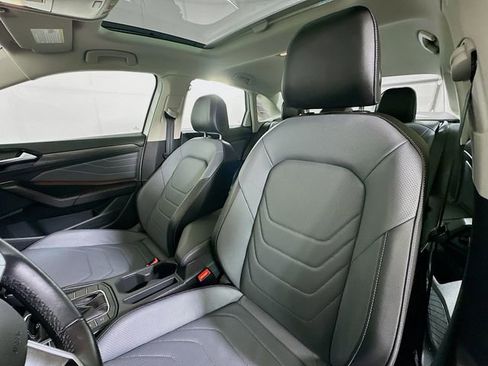Used 2025 Volkswagen Jetta SEL FWD image 22