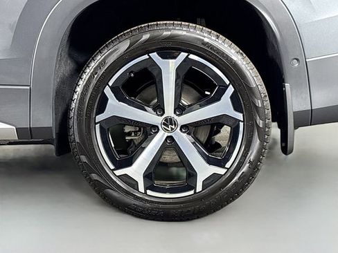 New 2026 Volkswagen Tiguan SE image 33