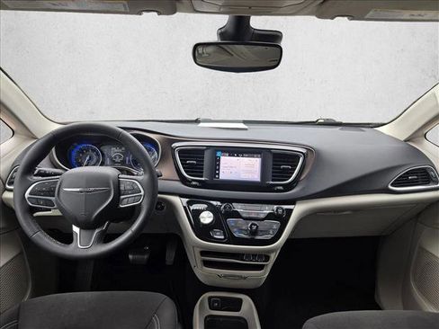 Used 2023 Chrysler Voyager LX FWD image 13