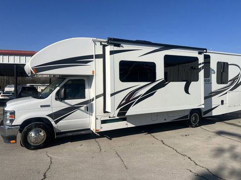 Used 2022 Ford E-450 and Econoline 450 Super Duty w/ Motorhome Prep Package image 8