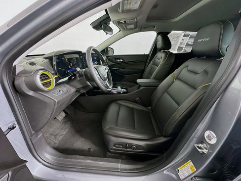 Used 2025 Chevrolet Trax ACTIV w/ Sunroof Package image 13