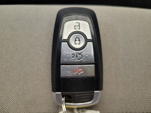 Used 2019 Ford Fusion SE FWD image 32