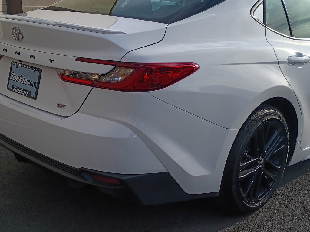 Used 2025 Toyota Camry SE FWD image 5