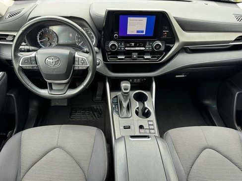 Certified 2024 Toyota Highlander LE FWD image 9