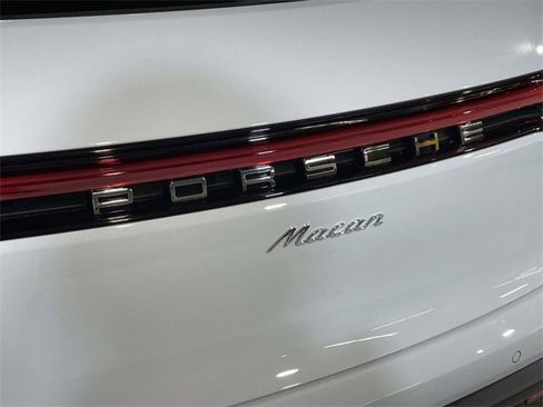 New 2026 Porsche Macan image 12