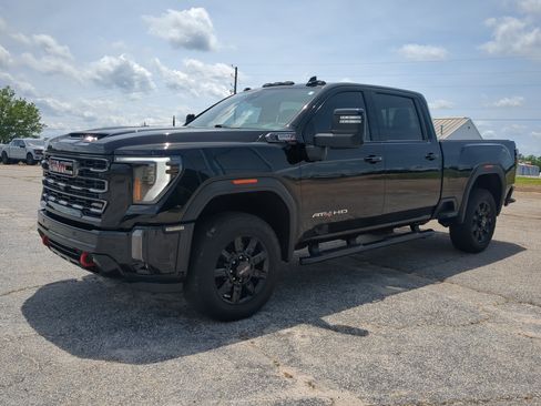 Used 2024 GMC Sierra 2500 AT4 w/ AT4 Preferred Package AWD/4WD image 6