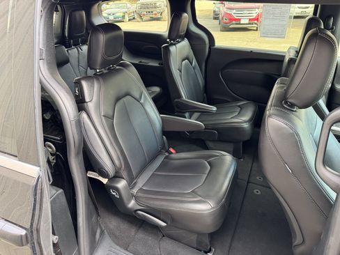 Used 2025 Chrysler Pacifica Select FWD image 28