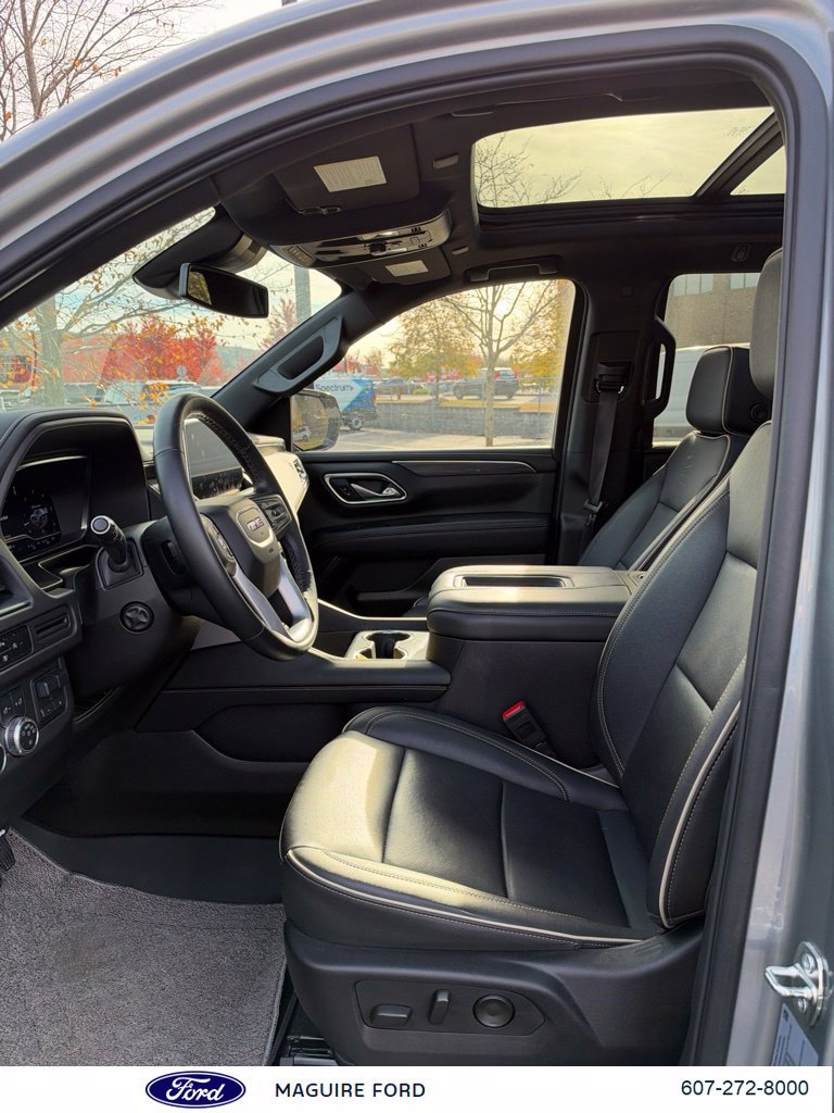 Used 2024 GMC Yukon SLT w/ SLT Premium Package AWD/4WD image 11