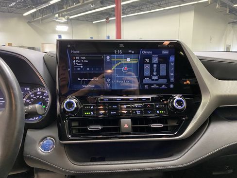 Used 2022 Toyota Highlander Platinum image 24