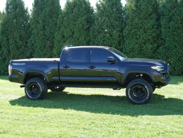 Used 2020 Toyota Tacoma TRD Off-Road w/ TRD Premium Off Road Package AWD/4WD image 9
