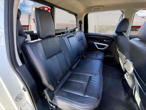 Used 2018 Nissan Titan SL image 27