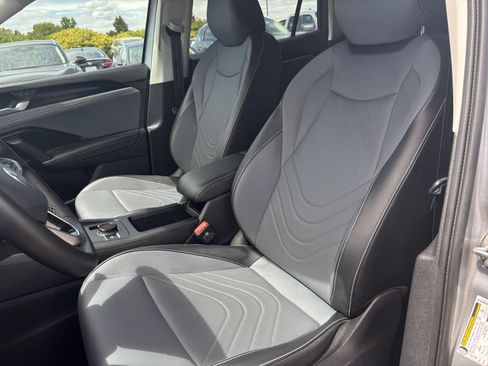Used 2026 Volkswagen Tiguan SE AWD/4WD image 37