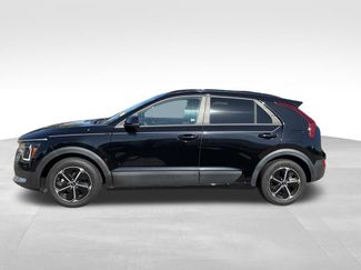 Used 2023 Kia Niro LX FWD video 2