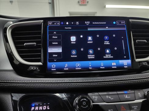 Used 2024 Chrysler Pacifica Limited image 64