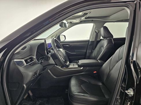 Used 2023 Toyota Highlander Limited FWD image 32