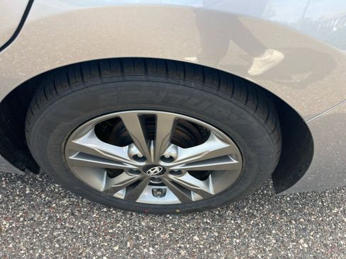 Used 2017 Hyundai Elantra SE FWD image 7
