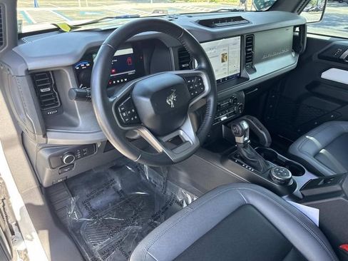 Used 2024 Ford Bronco Big Bend w/ Sasquatch Package AWD/4WD image 18