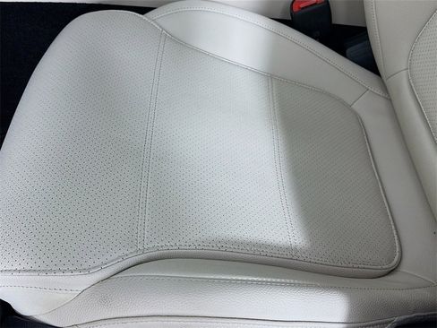 Used 2025 Mercedes-Benz C 300 4MATIC Sedan image 21