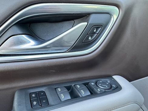 Used 2022 Chevrolet Tahoe Z71 w/ Luxury Package image 5