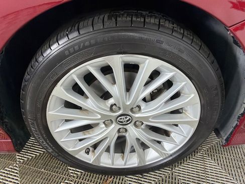 Used 2018 Toyota Camry XLE FWD image 13