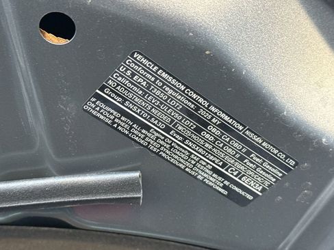 Used 2025 Nissan Rogue S AWD/4WD image 38