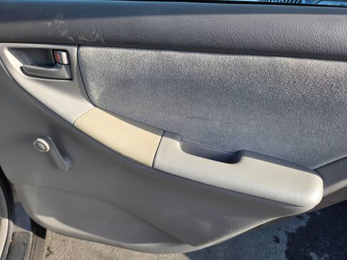 Used 2005 Toyota Corolla CE image 12