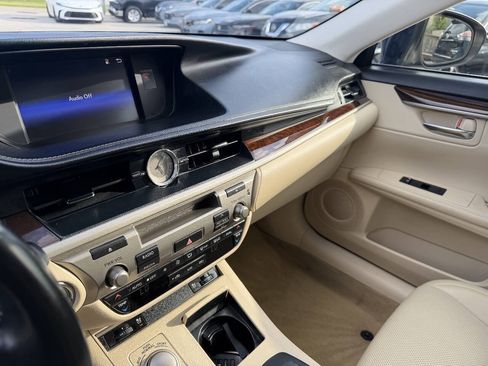 Used 2015 Lexus ES 350 w/ Premium Package FWD image 12